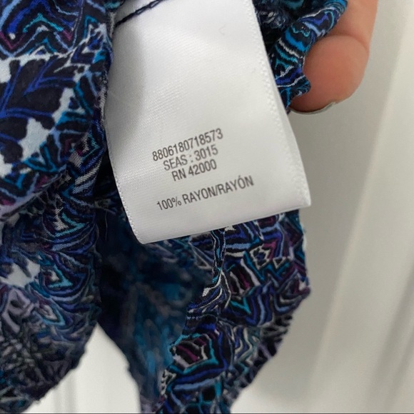 111. Jaclyn Smith Blouse button down Top - Picture 6 of 6